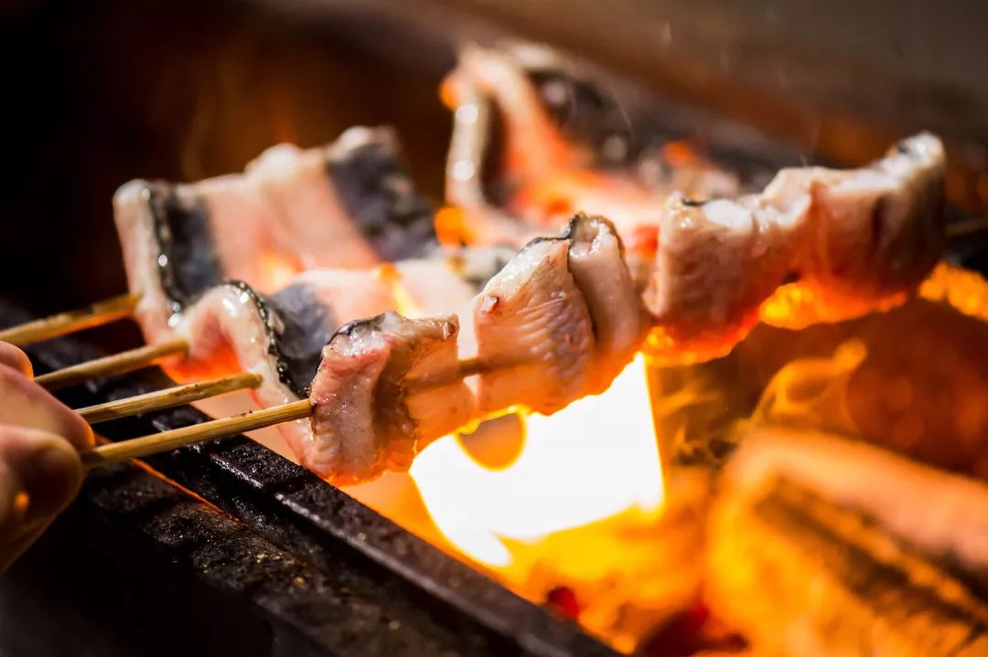 鳗鱼饭免费送!现烤活鳗料理,会吃的人都分3次吃!日本人也经常来.