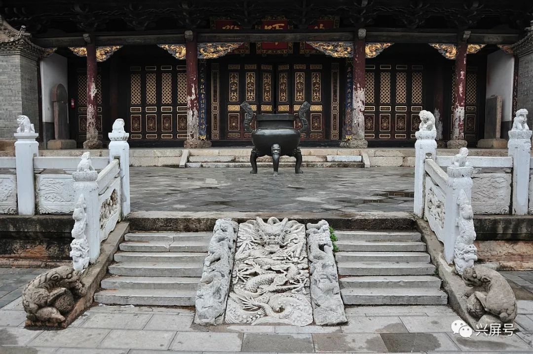 石屏文庙·龙雕御道 图片@《石屏古建筑》▲ 在其它文庙中主殿多称"