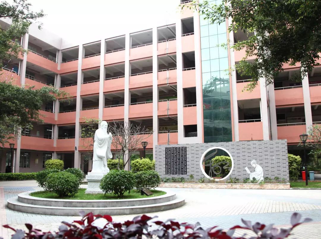 学校楼宇,道路,景观的命名是一种文化自觉,是一种从"校园文化"到"文化