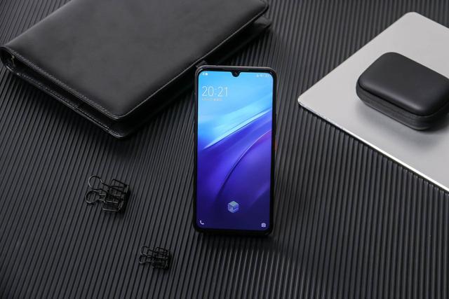 性能是5G的先决条件！iQOO Pro带你开启高品质生活
