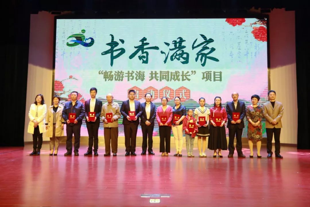 讲书人口号_讲书人照片