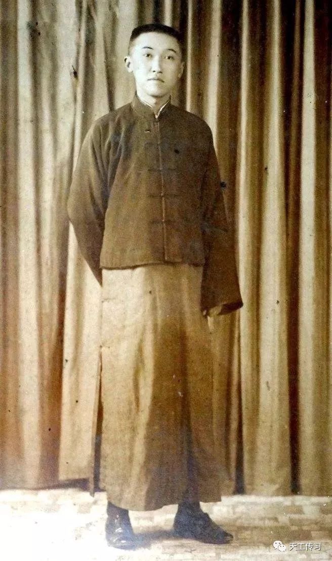 长衫短褂组合——民国时期男子标准的礼服