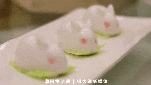 这么可爱的小白兔怎么会出现在餐桌上?