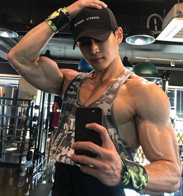 韩国欧巴健身逆袭肌肉男,6块腹肌尤为吸睛,却被网友吐槽恶心