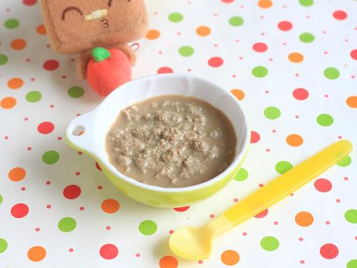 过了6个月，小宝宝吃的第一口辅食为什么是“米”＋“肉”？