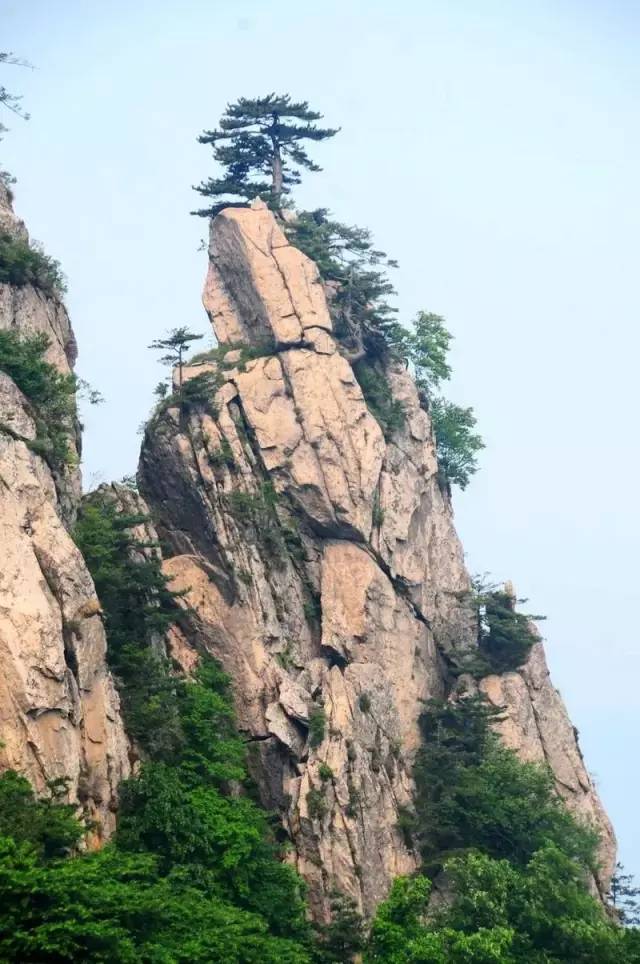 奇峰怪石