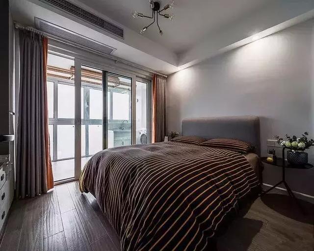 带阳台的卧室怎么设计好呢 34f52431253c4dfd9b02da79a122e118.jpeg
