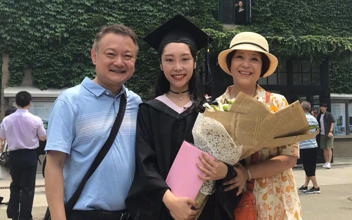 原创56岁贾宝玉欧阳奋强近照头发花白皱纹增多与曾经判若两人