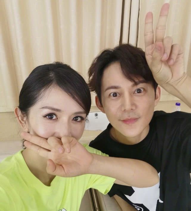 何炅谢娜最新消息 74cc3163bd4d467bafed33b501bdae90.jpeg