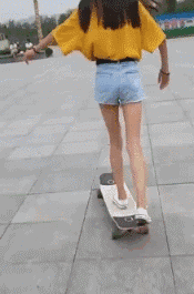 搞笑gif趣图:办公室美女收到大束鲜花时,旁边同事什么