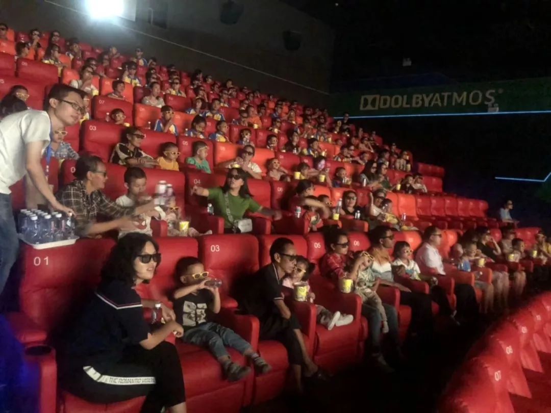 和明庆红一样第一次进电影院看电影的残疾人不在少数.