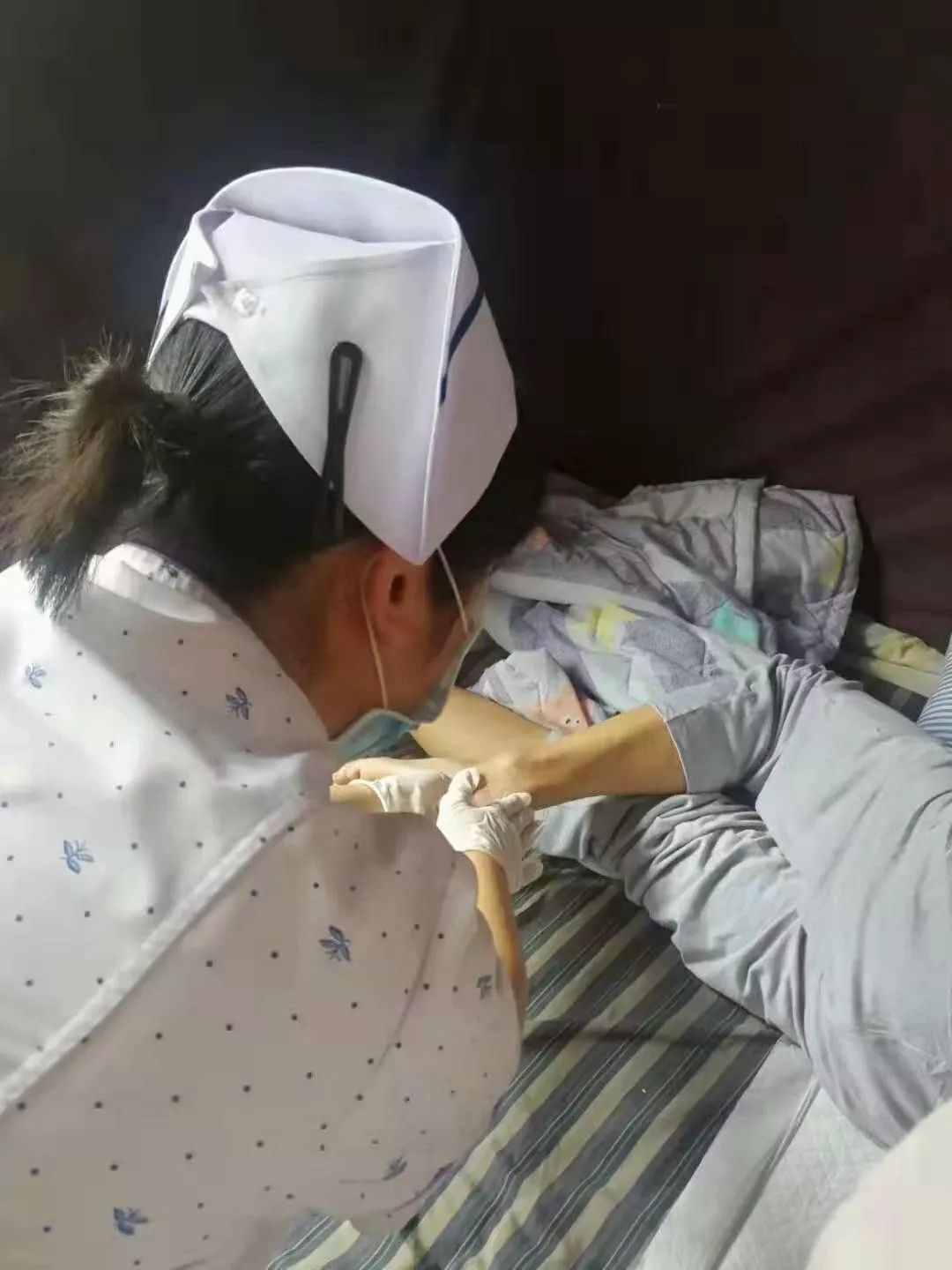 病人口袋_医生听诊病人口袋