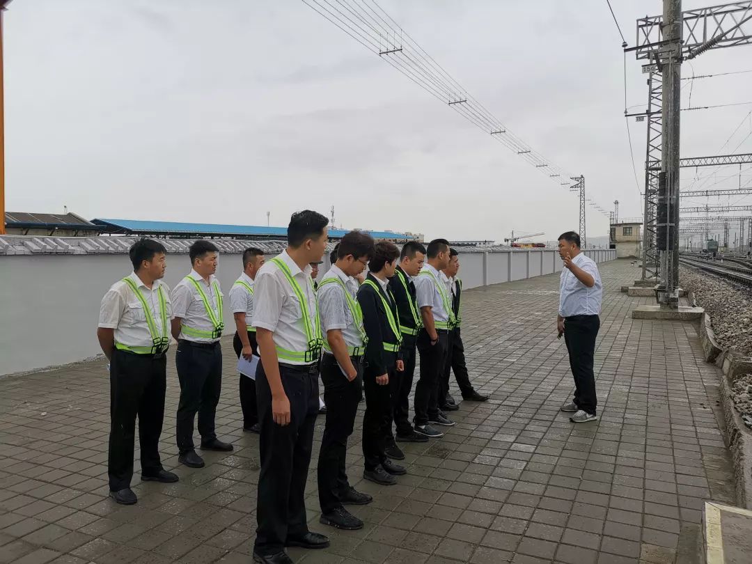 最现场硬核操作哈密机务段专业管理综合成绩名列集团公司第一
