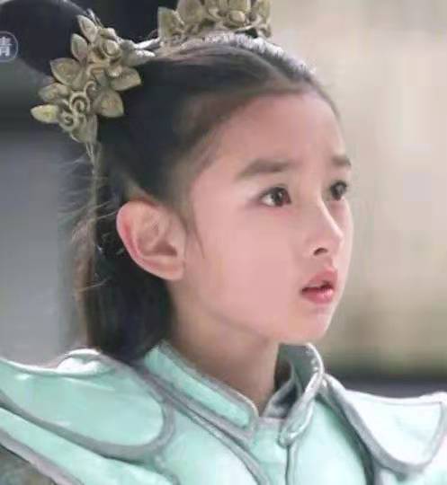 女星童年照流出,杨紫可爱,宋祖儿水灵,看到这位