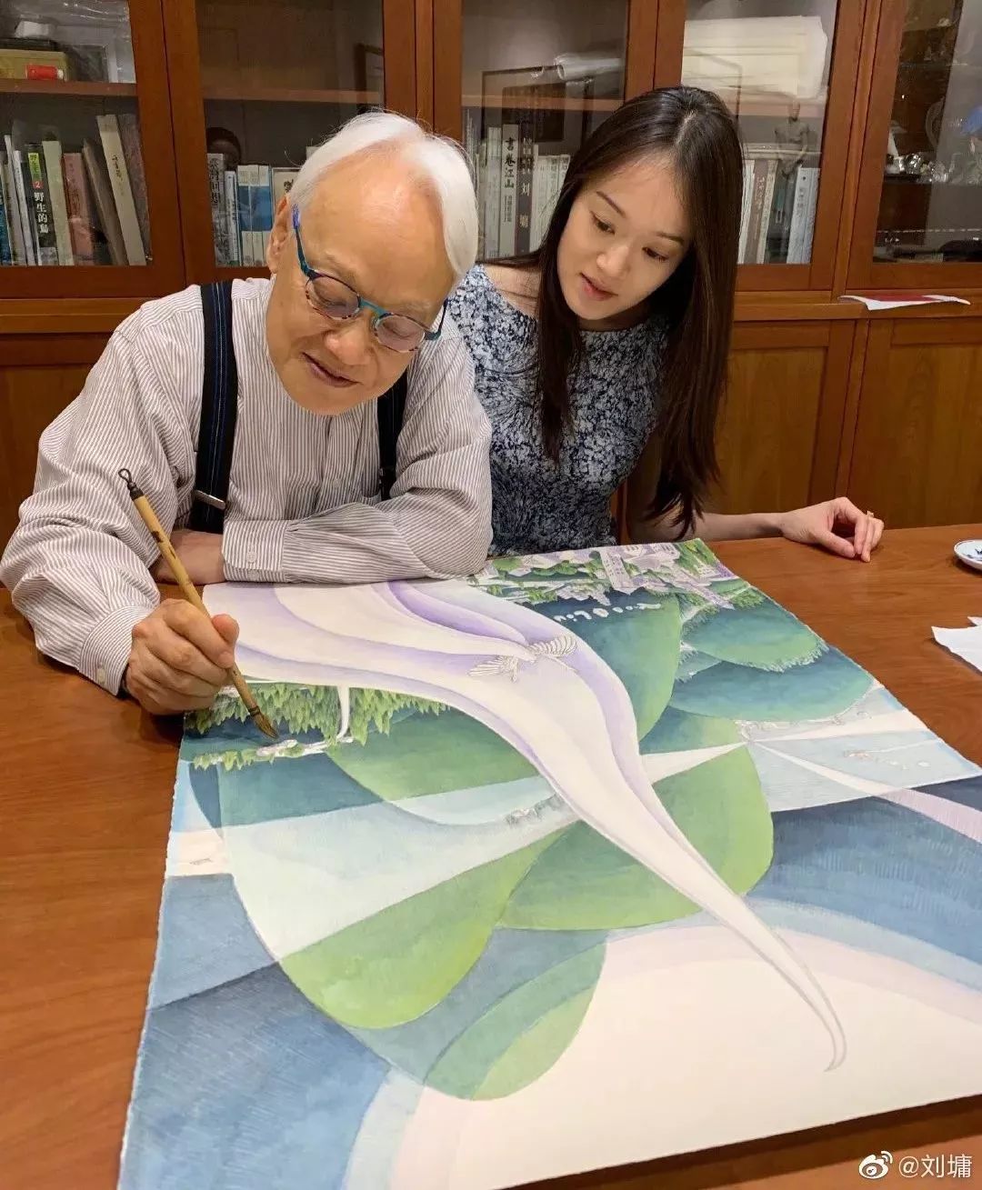 刘墉与女儿作画 q:"一个完美的人生,不见得要有最多的掌声,也不见得