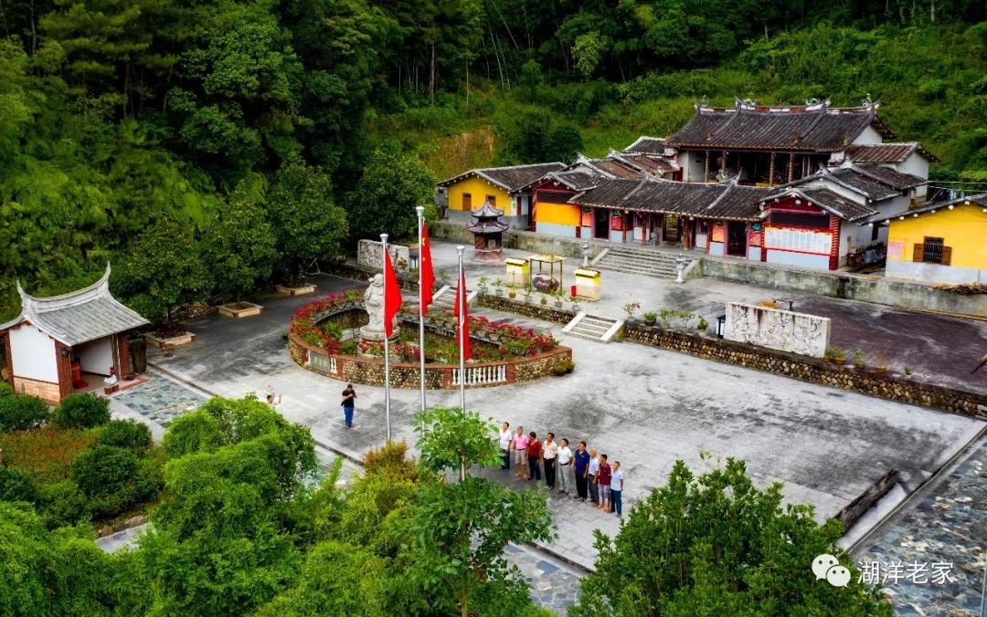 有一座古老的观音寺庙在一处深山里,在永春,在湖洋清泉岩