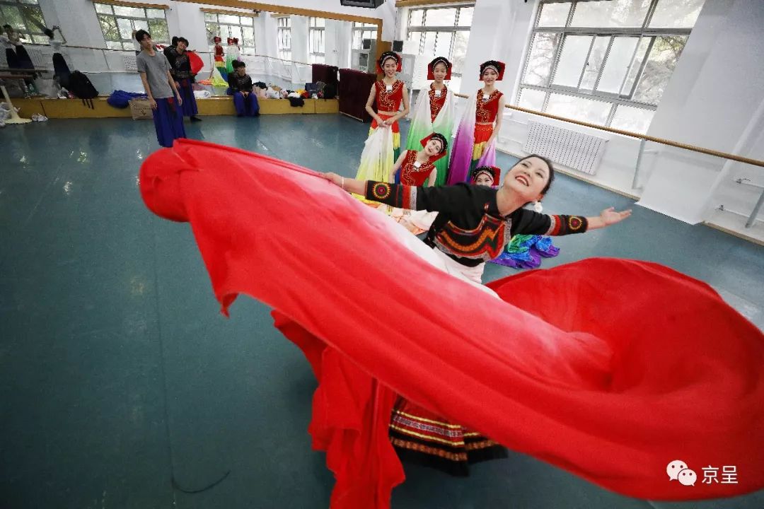 2009年,沙呷阿依参加新中国成立六十周年群众联欢活动时穿着的彝族