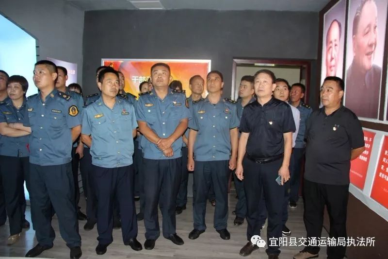 所在驻交通局第十一监察组组长赵学义同志,交通局党组成员李松旺同志