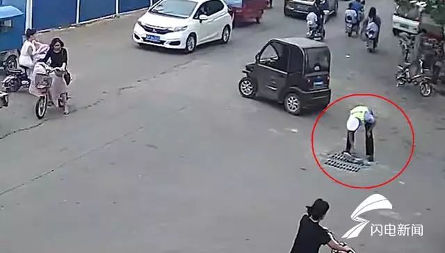 最火的交警抖音 da1cc4a2381a4179889e4d81b0ea2e25.jpeg