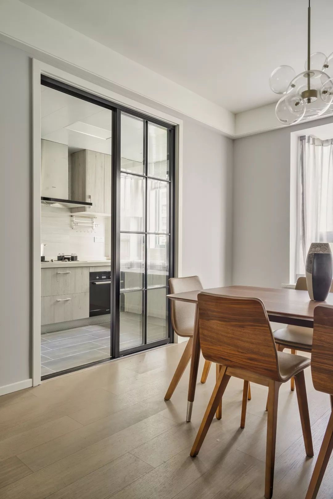 阳台推拉门装修效果图黑色 e23991ab8cd94ceeb5d9e8a69160bdbb.jpeg