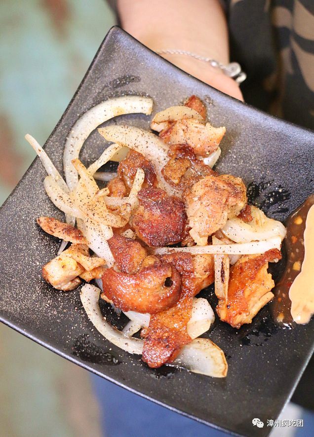 一块烧红的铁板用锤砸猜成语_烧红的铁板