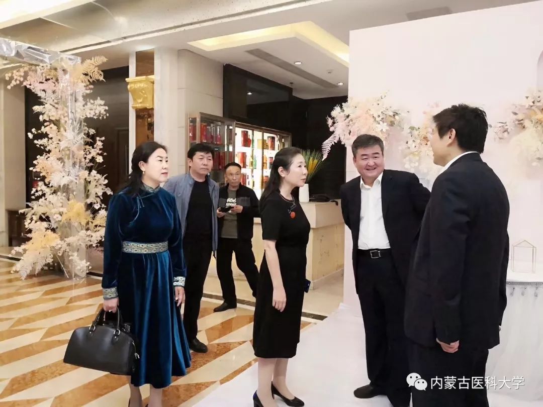 学校党委书记乌兰受邀出席中国药文化研究会蒙药分会成立大会并作主旨