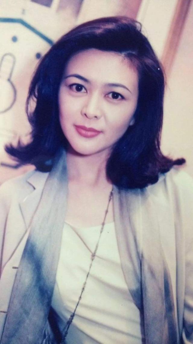 30岁之前的关之琳到底有多美网友香港第一美女没有之一