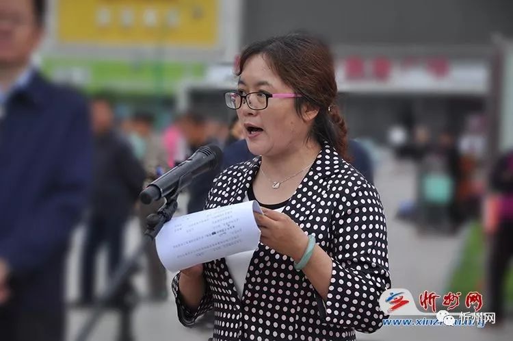 忻州市科协调研员温旭霞主持启动仪式 仪式上,忻州市委副书记,政法委