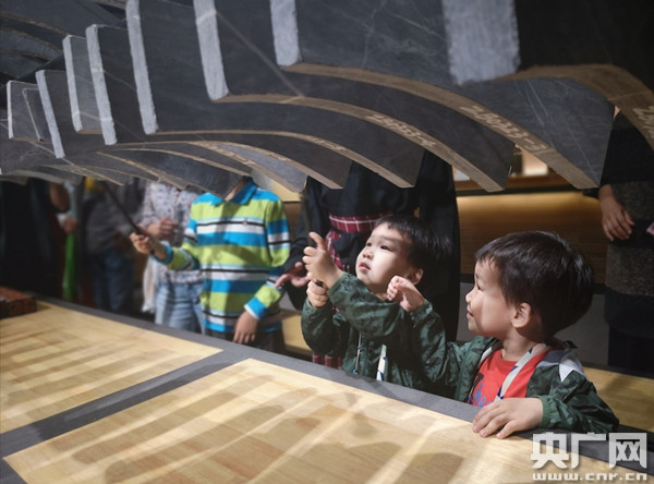 闻钟赏月北京大钟寺古钟博物馆中秋致敬传统