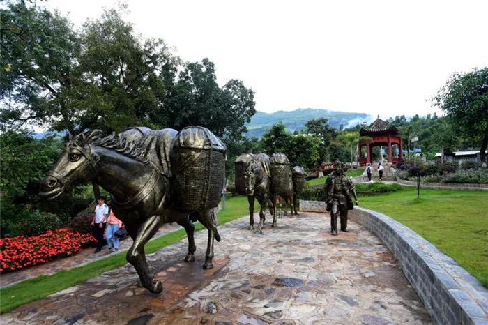 壮丽70年奋斗新时代丨镇康南伞口岸国门文化抢人眼球