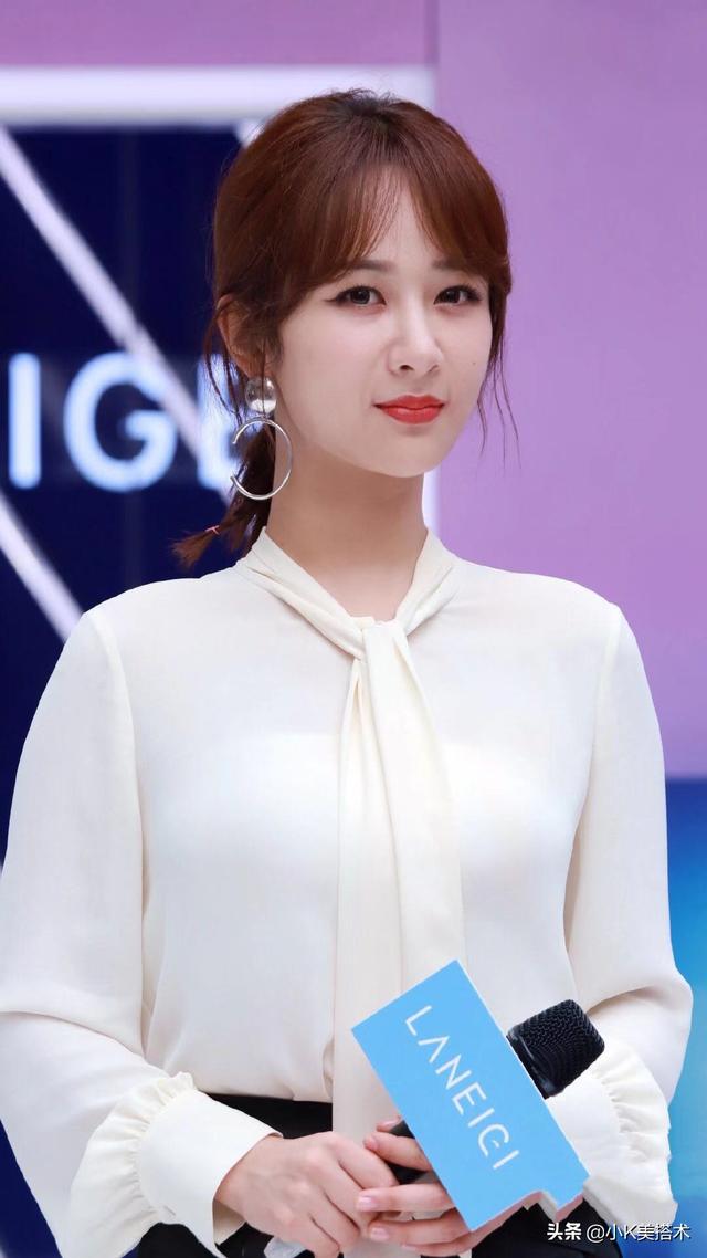 杨紫深圳出席活动白衬衫搭配半身鱼尾裙秒变气质女神