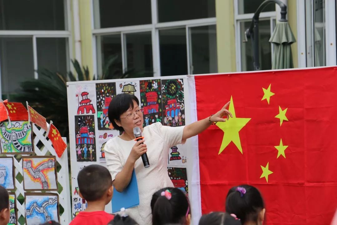 开学第一课,从升国旗开始_五星红旗