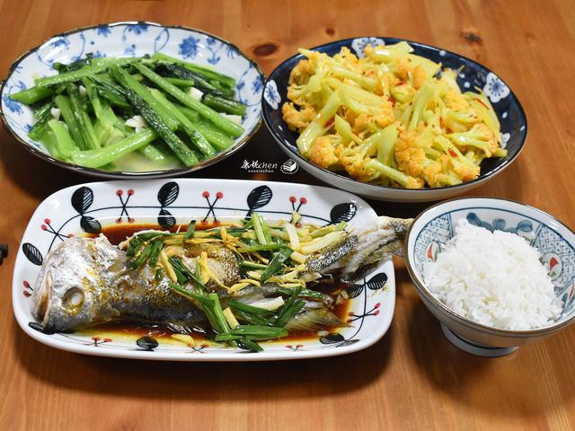 晒一晒2人中秋节的家常晚餐，3菜1汤好吃不浪费，在家吃饭真舒心