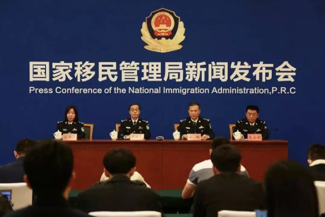 中国移民局官宣:10月起,海外华侨持出入境证件