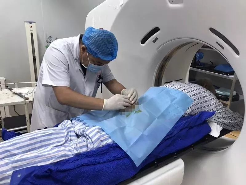 手术借助的肿瘤中心放疗科大孔径ct机房则可开展全身各部位ct引导下
