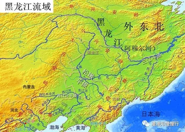 属于东胡族系,居住在松花江,黑龙江,乌苏里江的 三江流域,是现代