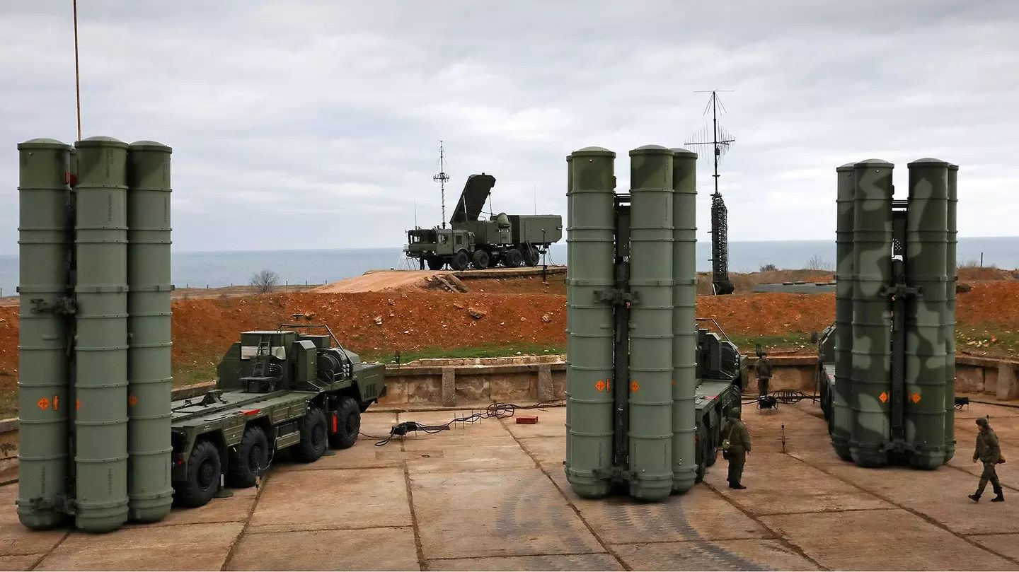 s-400防空导弹为何获得青睐,相比美国爱国者导弹,好在