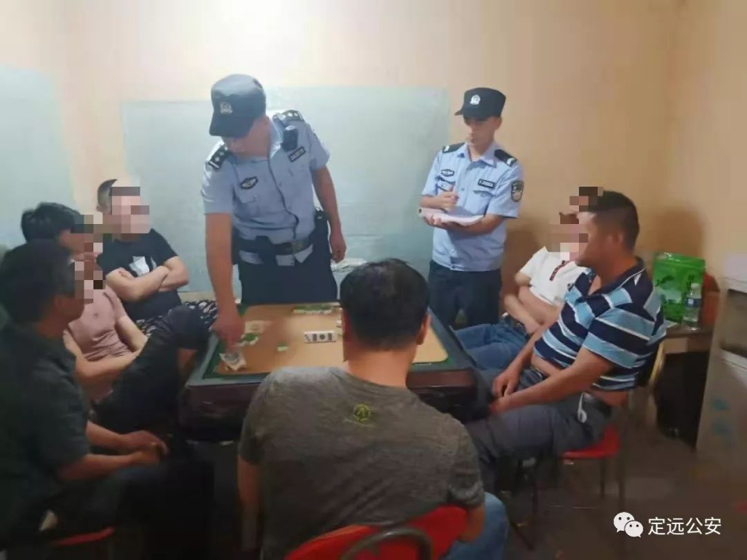 定远警方一夜抓获违法犯罪人员64人