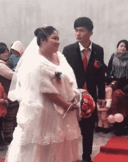 爆笑gif趣图:环顾一周全是娘家人,这下跑不成了