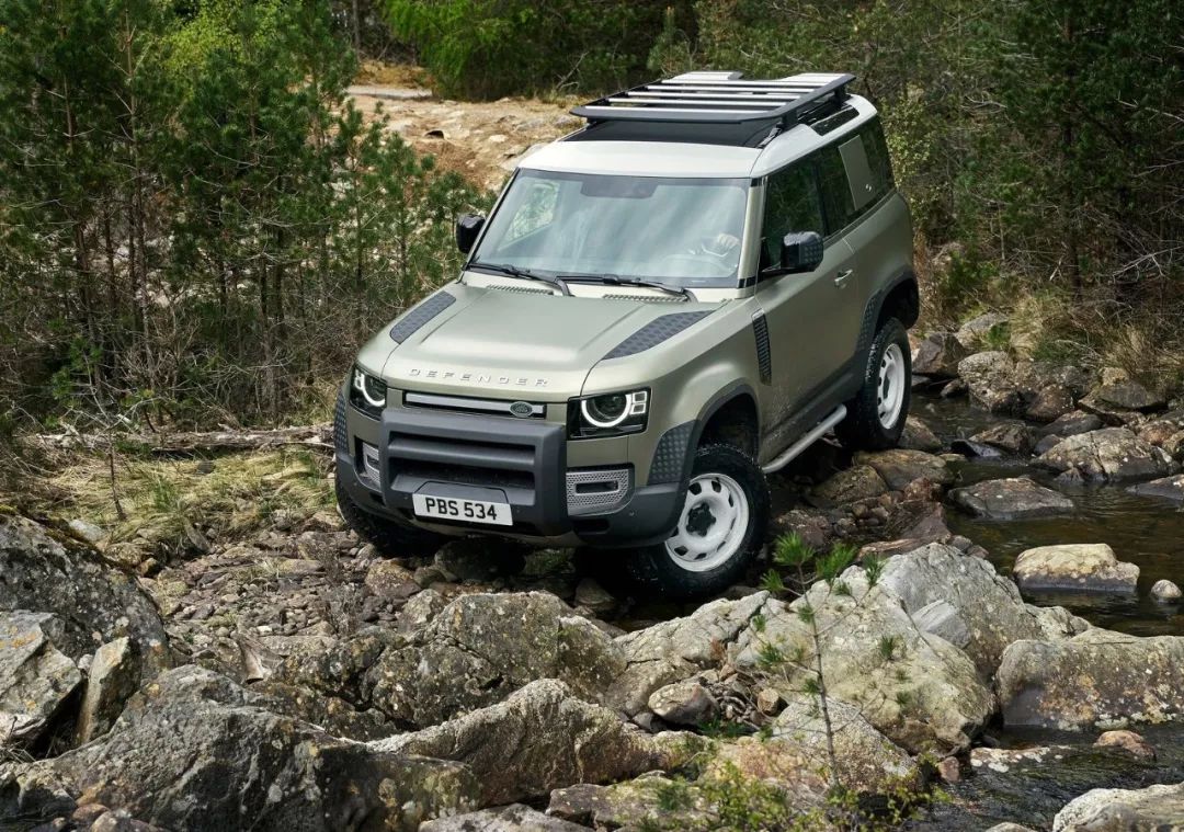 造型和承载式车身的全新一代路虎Defender卫