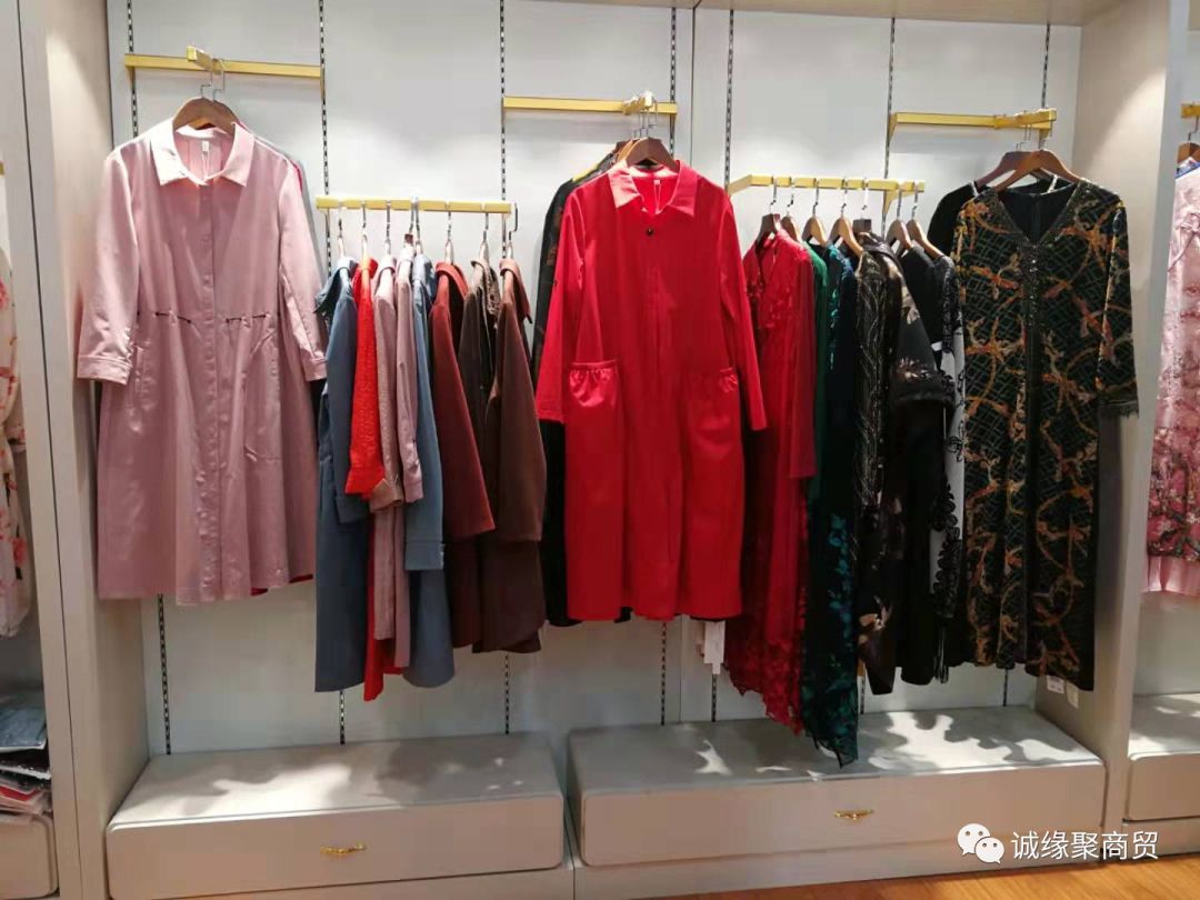 金色秋季衣服 08504d0b30ec4a81ae791de69f07d1d1.jpeg