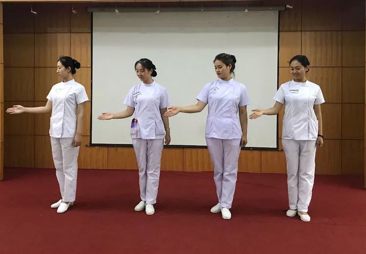 坐姿走姿蹲姿鞠躬礼持病例夹推治疗车经历过护士礼仪培训的医院,院容