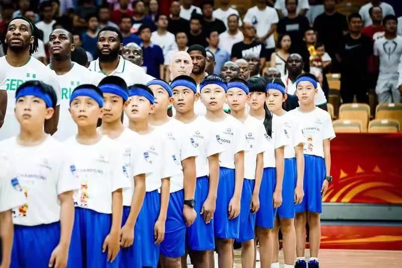 绿色沁源沁源县20名学生作为牵手球童闪yao2019篮球世界杯