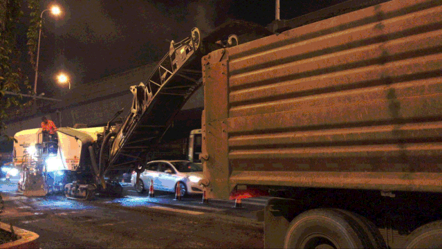 上海美丽街区项目开始春申路s4路面铣刨