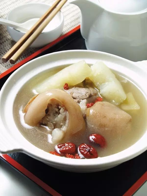 猪脚炖什么比较补 384079ca1ec84084ad49cd4c3eb70b0b.jpeg