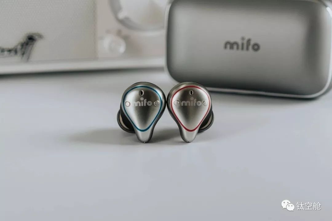 怎么使用蓝牙耳机视频教学 3c7086954e324160a472c0e8dc836b98.jpeg