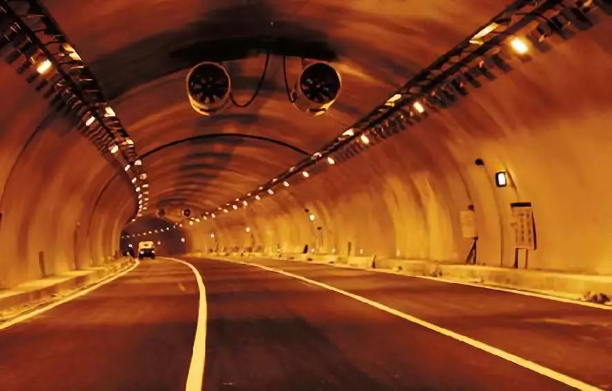 长深高速公路牛狼峪隧道