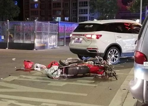 中秋节当天商洛一男子骑摩托车摔亡;江滨大道发生交通事故,女性摩托车