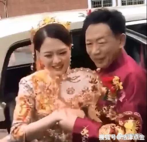 62岁新郎娶28岁媳妇,岳父母满脸不高兴,姑娘称根本不是为了钱