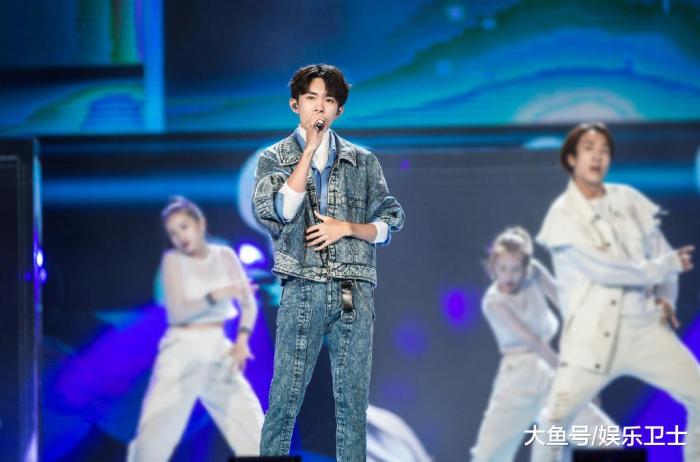 易烊千玺唱歌对比 70db54aa0ae64734b1f1b45a468546c7.jpeg